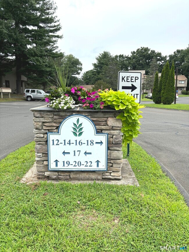 20 Greenbriar Dr in Farmington, CT - Building Photo - Building Photo