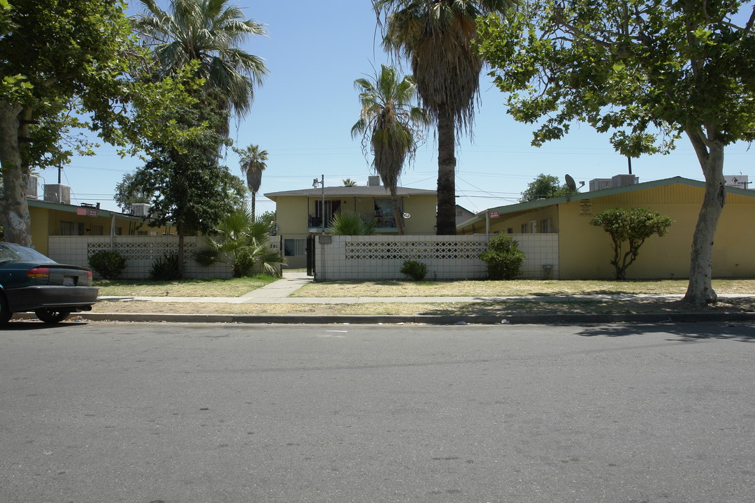 222 N Effie St in Fresno, CA - Foto de edificio