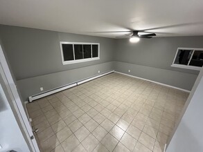 44 Palm St in Central Islip, NY - Foto de edificio - Building Photo
