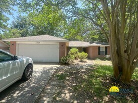 6969 E Bay Blvd in Navarre, FL - Building Photo