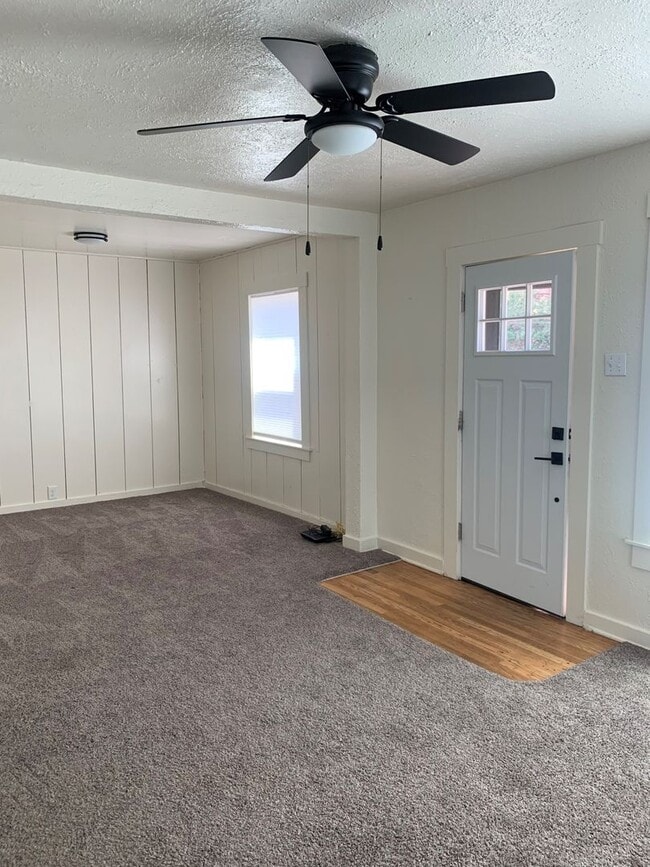 1144 Homedale Rd in Klamath Falls, OR - Building Photo - Building Photo