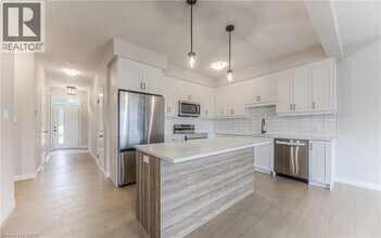 252 Green Gate Blvd in Cambridge, ON - Building Photo - Building Photo