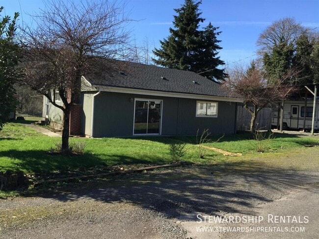 48172 Lauren Dr in Oakridge, OR - Building Photo - Building Photo