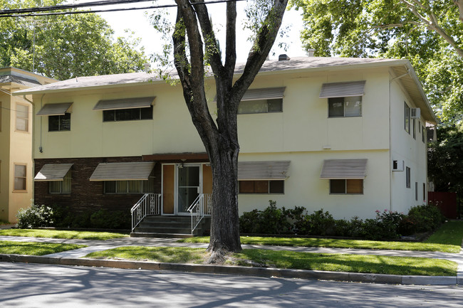 700 24th St in Sacramento, CA - Foto de edificio - Building Photo