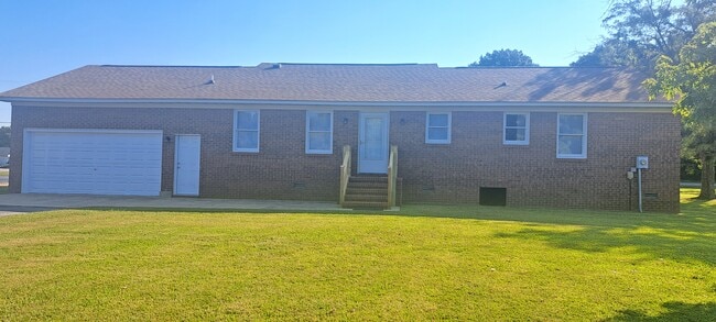 206 Country Day Rd in Goldsboro, NC - Foto de edificio - Building Photo