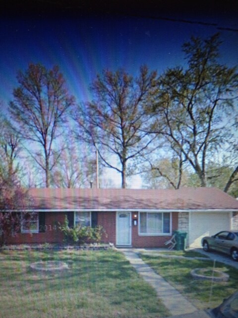 2433 St Clair Ave in Granite City, IL - Foto de edificio