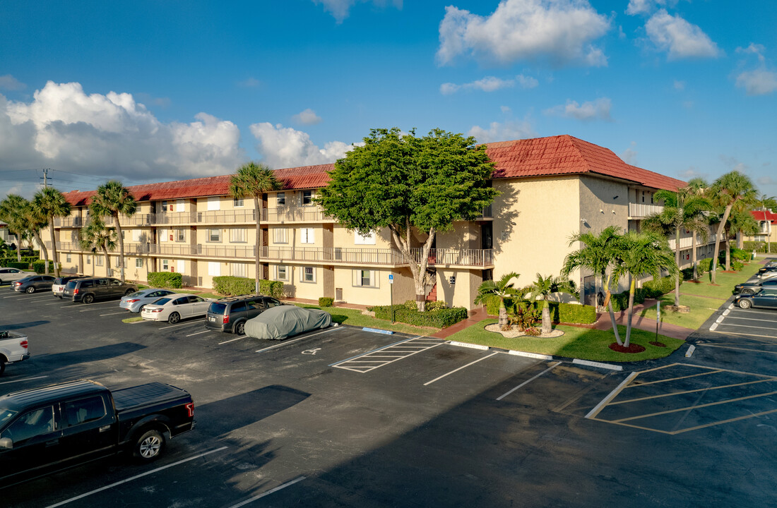 Gardens Condos in Deerfield Beach, FL - Building Photo