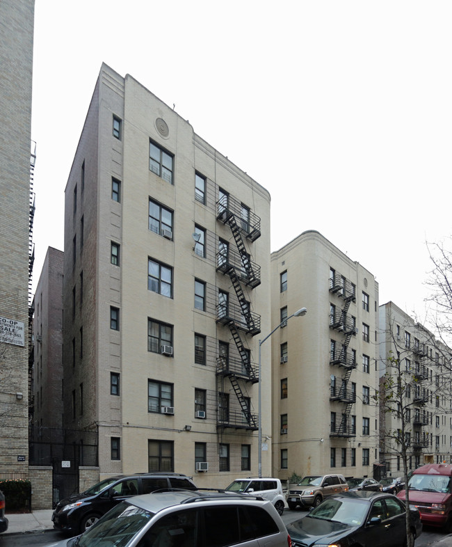 65 E 190th St in Bronx, NY - Foto de edificio - Building Photo