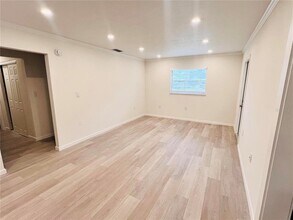 5800 Virginia Ave in New Port Richey, FL - Building Photo - Building Photo