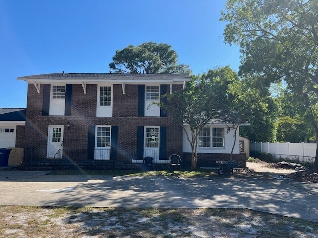 5918 Woodside Ave in Myrtle Beach, SC - Foto de edificio - Building Photo