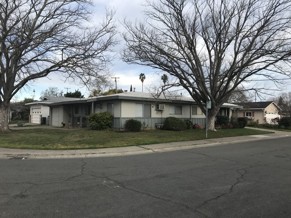 Tahoe Park Duplex's Portfolio in Sacramento, CA - Building Photo