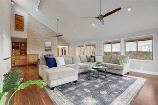 18205 Ridge Rd in Lago Vista, TX - Building Photo