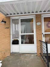 1702 Rosemont Rd SW in Alliance, OH - Foto de edificio - Building Photo