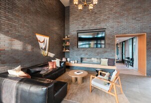 5820 1/2 Cameron Rd in Austin, TX - Building Photo