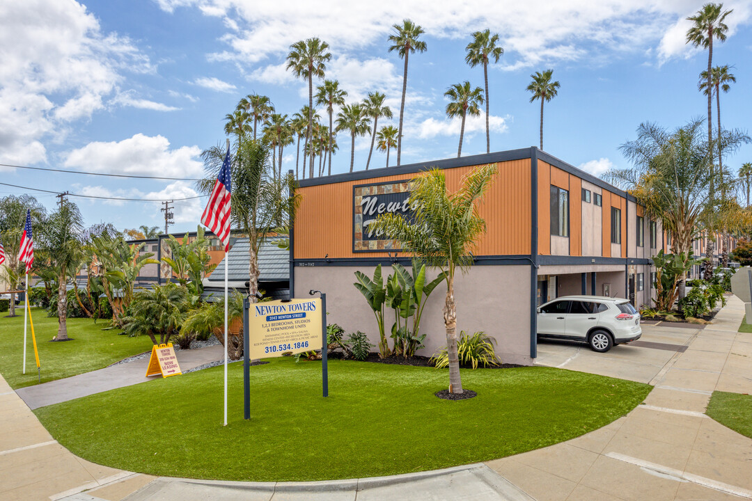 Newton Towers in Torrance, CA - Building Photo