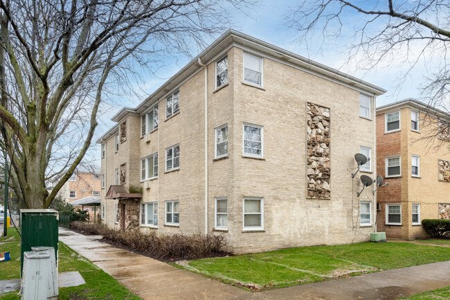 8657 W Berwyn Ave in Chicago, IL - Building Photo - Building Photo