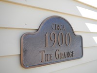 Old Grange Hall in Wilmington, VT - Foto de edificio - Building Photo