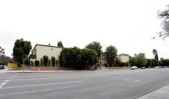 Victory Townhomes in Canoga Park, CA - Building Photo - Primary Photo