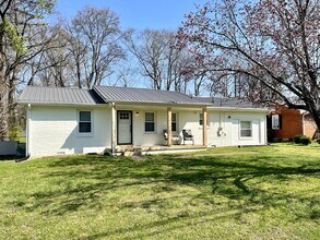 214 Chapman Ln in Columbia, TN - Building Photo - Building Photo