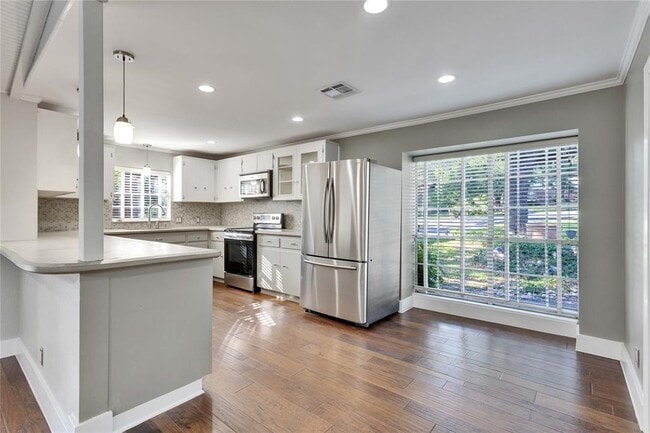 10903 Mellow Ln in Austin, TX - Building Photo - Building Photo