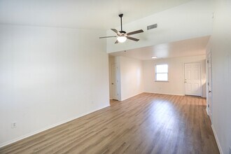 2304 W Spruce St in Rogers, AR - Building Photo - Building Photo