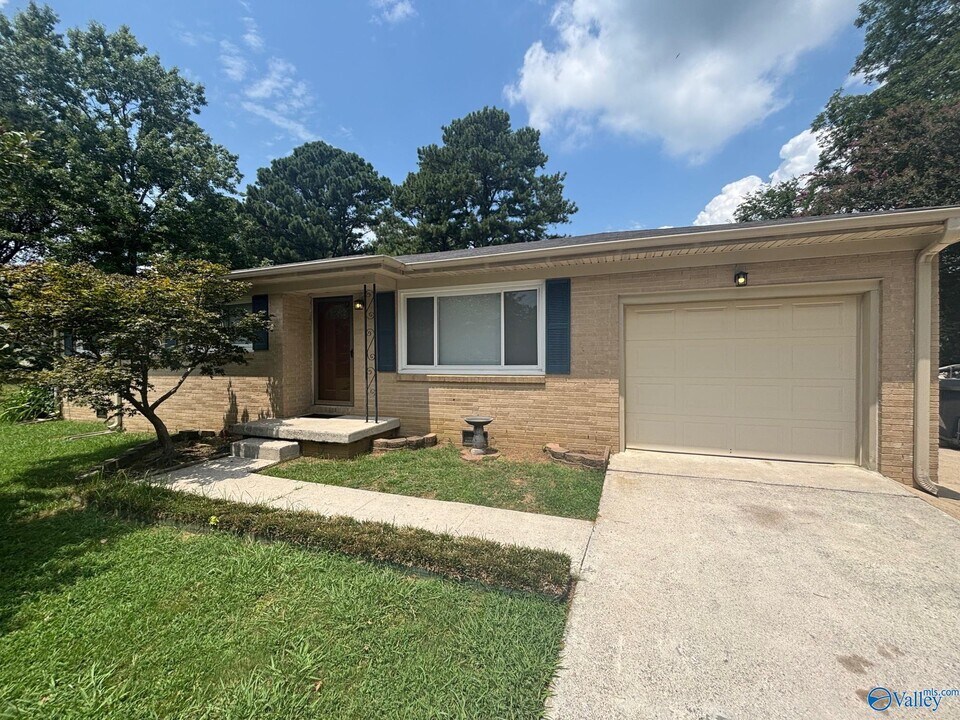 1007 Heard Ct SE in Huntsville, AL - Building Photo