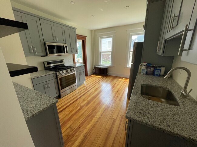 24 Winthrop Ter, Unit 1st Floor