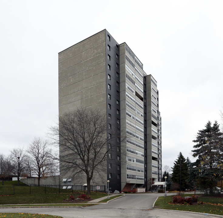 Bluevale Tower in Waterloo, ON - Building Photo