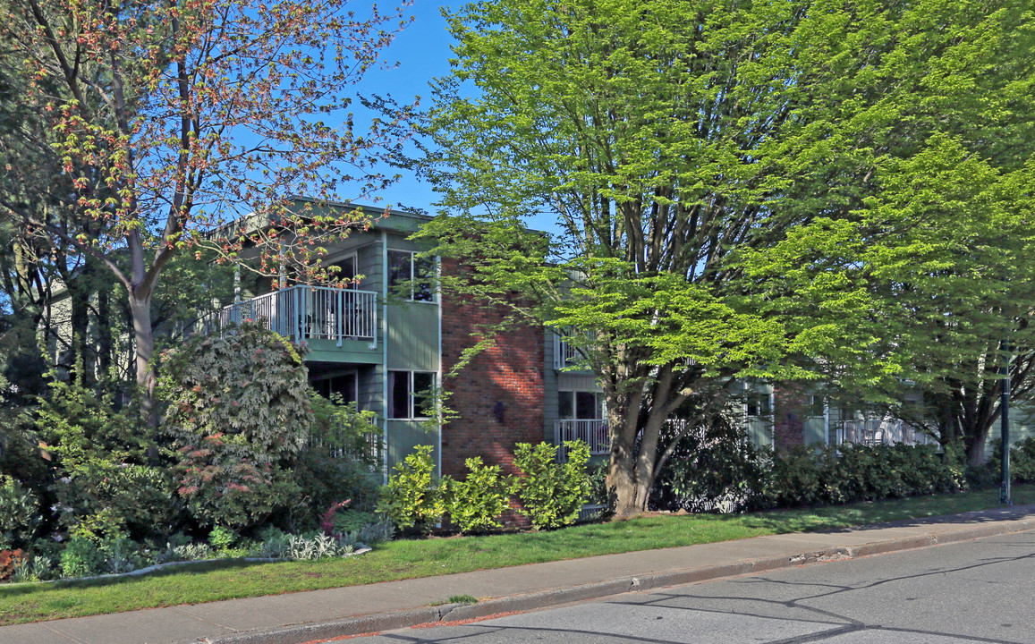 Tatlow Place Apartments in Vancouver, BC - Building Photo