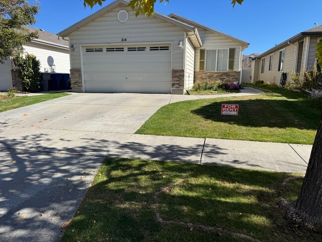 property at 214 Foxboro Dr W