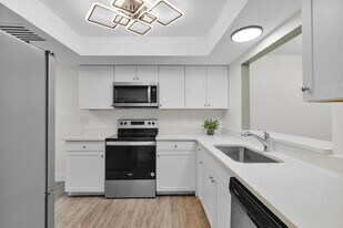 2517 S 17th St, Unit 108 in Fort Pierce, FL - Building Photo