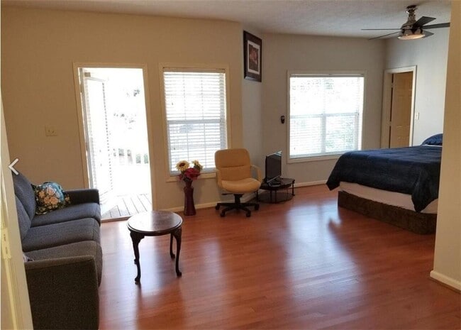 1250 Parkwood Cir SE in Atlanta, GA - Building Photo - Building Photo