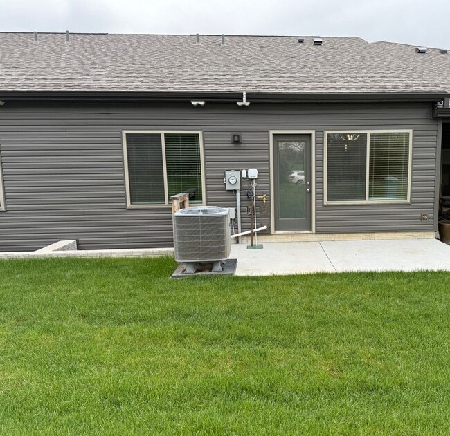 8825 Bristlecone Dr in Lincoln, NE - Building Photo - Building Photo