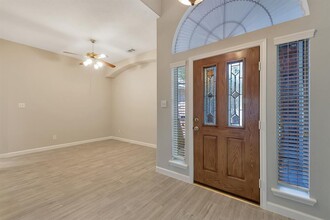 26 Hidden Meadow Dr in Spring, TX - Building Photo - Building Photo