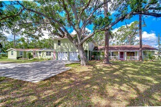 5114 33rd St E in Bradenton, FL - Foto de edificio - Building Photo