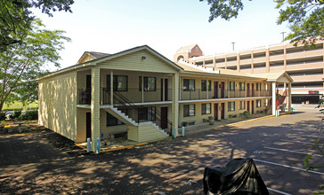 Stadium View Apartments in Tallahassee, FL - Building Photo - Building Photo