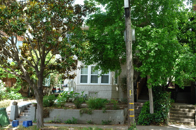 2629 Woolsey St in Berkeley, CA - Foto de edificio - Building Photo