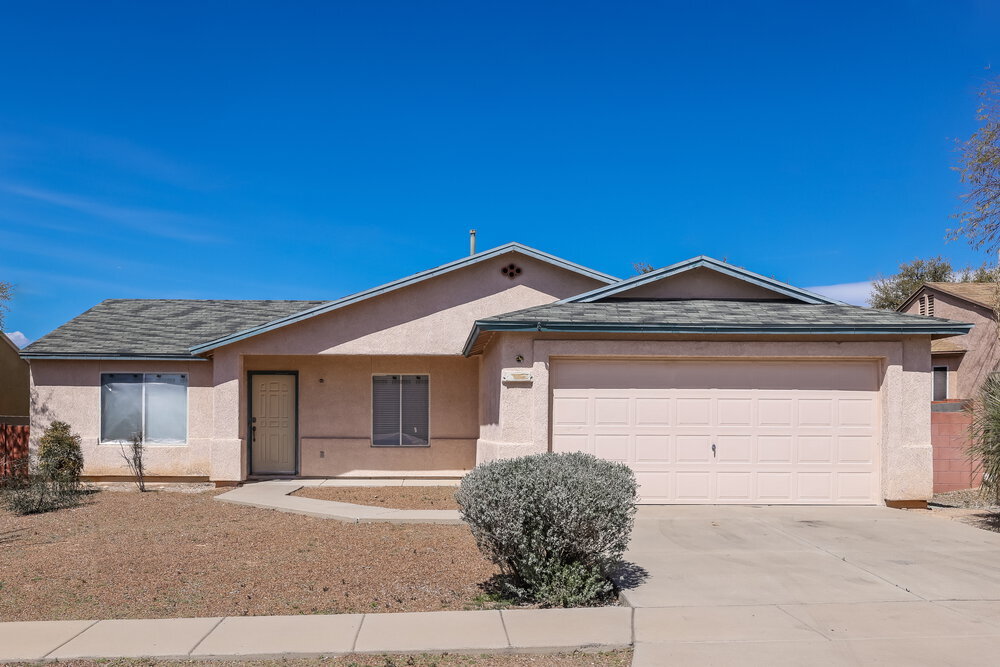 10205 E Rainbow Meadow Dr in Tucson, AZ - Building Photo