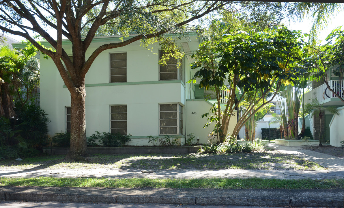 Palms @ Crescent Lake Apartments in St. Petersburg, FL - Building Photo