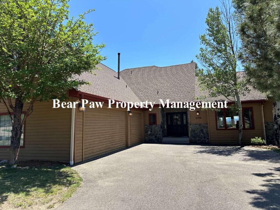 1694 Muirfield Ln in Evergreen, CO - Building Photo