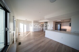 1079 Commonwealth Ave, Unit 523CP in Boston, MA - Building Photo - Building Photo