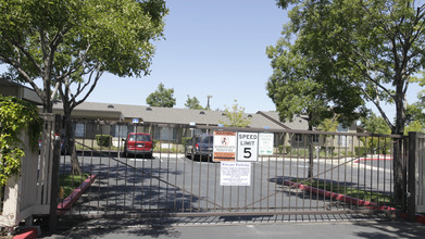 Silver Oak Apartments in Oakley, CA - Foto de edificio - Building Photo