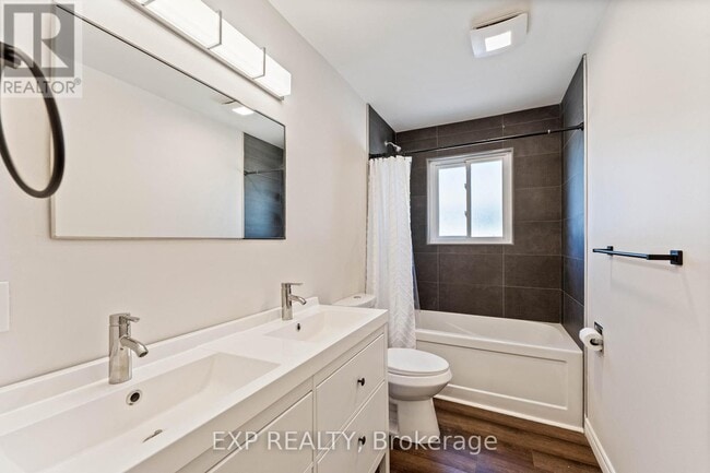 12 Kings Ct in Orillia, ON - Building Photo - Building Photo