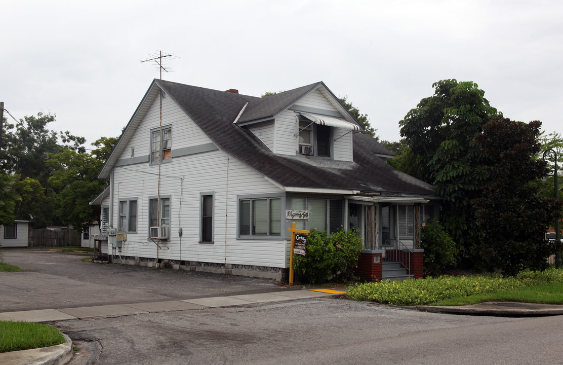 570 Clearwater Largo Rd in Largo, FL - Foto de edificio