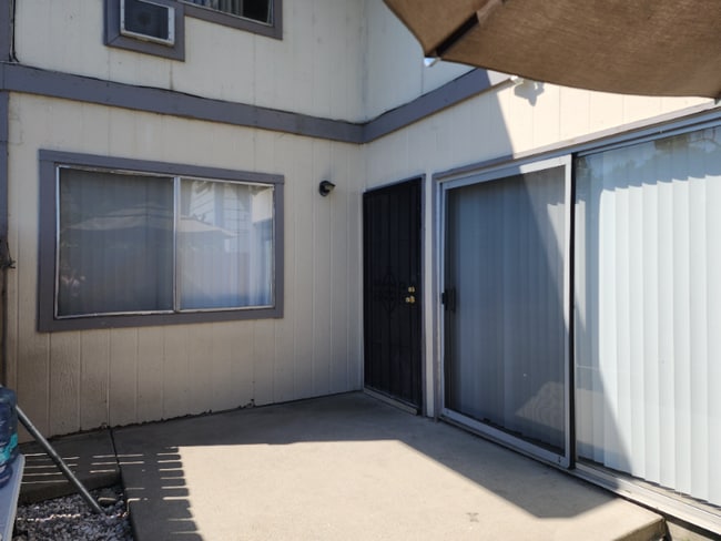 745 S Lark Ellen Ave in Azusa, CA - Building Photo - Building Photo