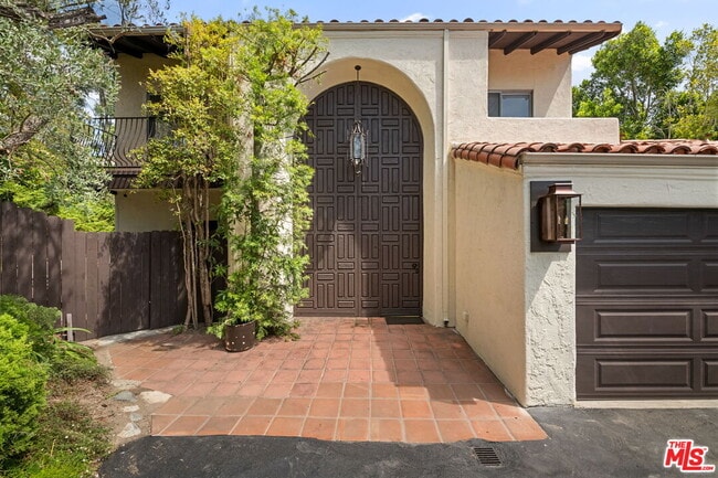 2492 Banyan Dr in Los Angeles, CA - Building Photo - Building Photo