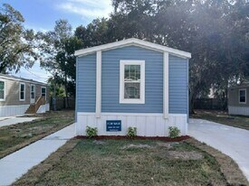 2168 Greenbrier Village Loop in Lakeland, FL - Building Photo