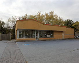 181 Sheppard Ave E in Toronto, ON - Building Photo - Building Photo
