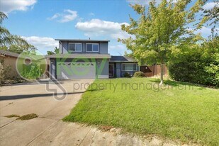 7005 Woodside Dr in Sacramento, CA - Building Photo