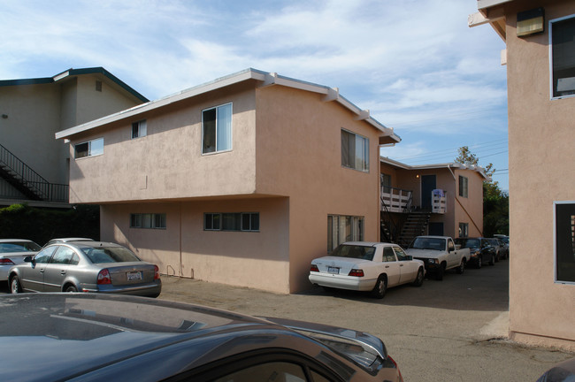 6561 Sabado Tarde Rd in Goleta, CA - Foto de edificio - Building Photo